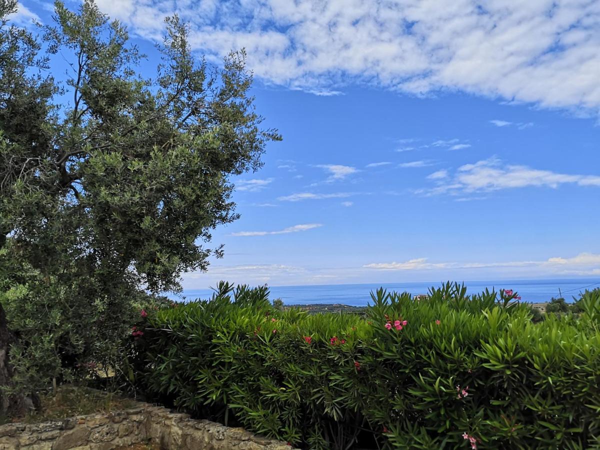 Agriturismo Catena Ciro Екстериор снимка